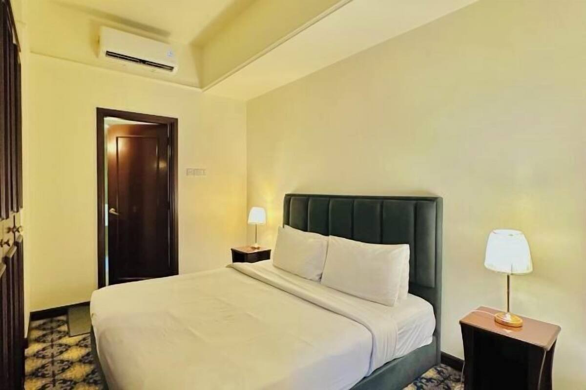 Seprai premium, ruang kerja ramah laptop, dan kedap suara