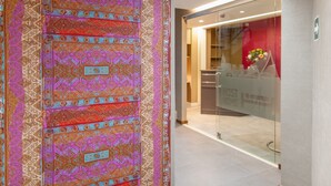 A reception area with a patterned wall and a glass partition. - Host & Home (Valencia)