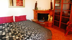 A bedroom with a bed, a fireplace, and a mirror. - Bed & Breakfast La Dimora di Garlasco (Garlasco)