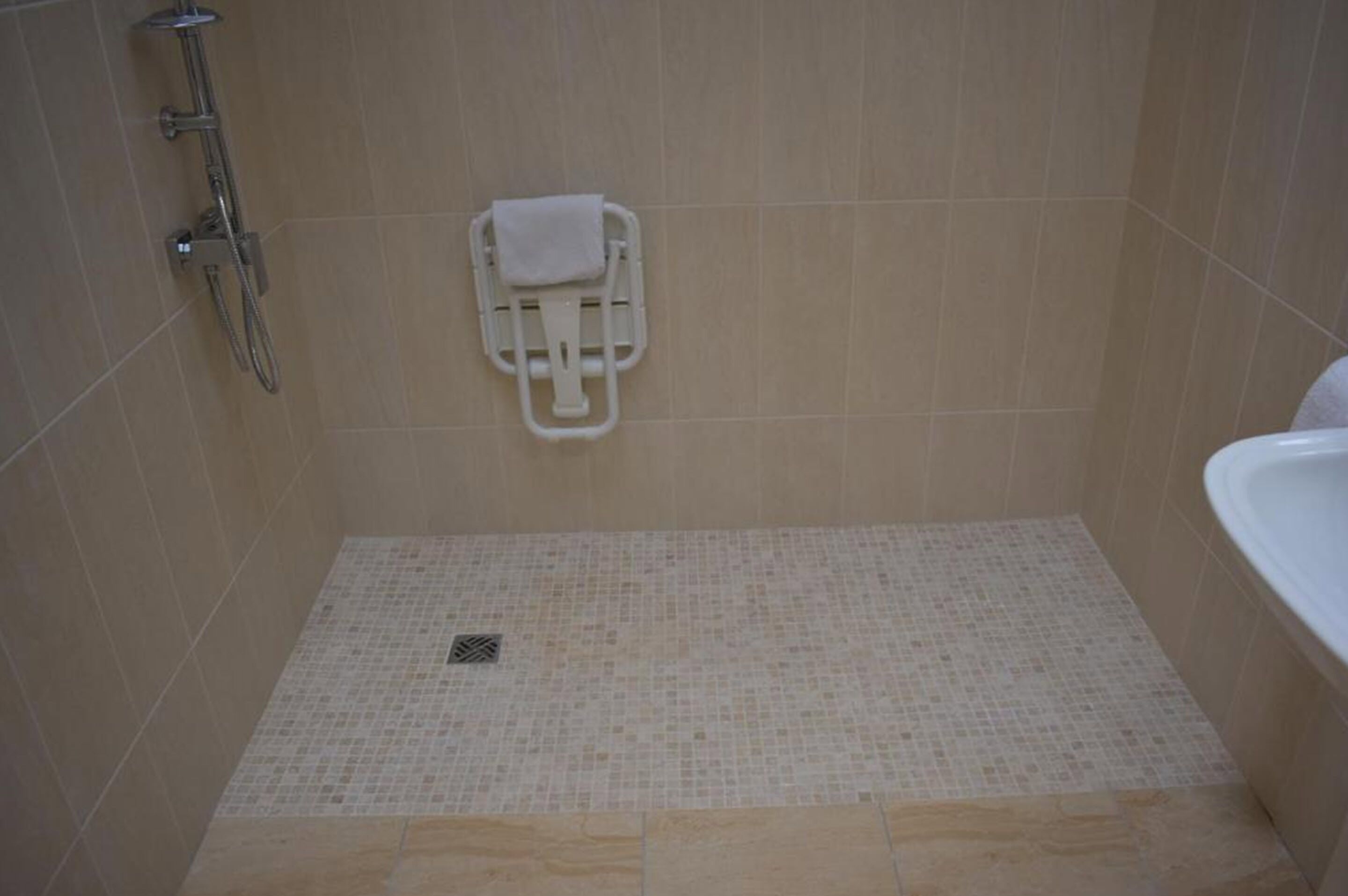 shower, free toiletries, hair dryer, slippers