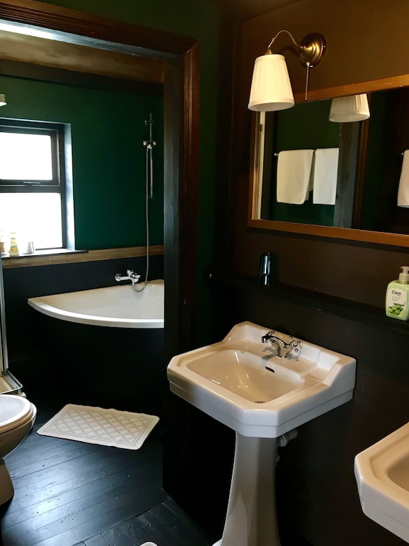 Suite – grand, fjellutsikt, anneks | Bad | Dusj, toalettartikler (inkludert), hårføner og såpe