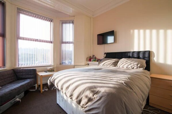 Habitación doble estándar | Decoración personalizada, muebles diferentes y wifi gratis