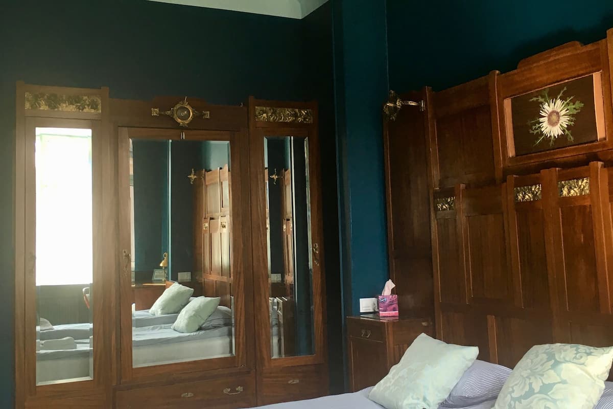 Twin Room (with Sofa)
