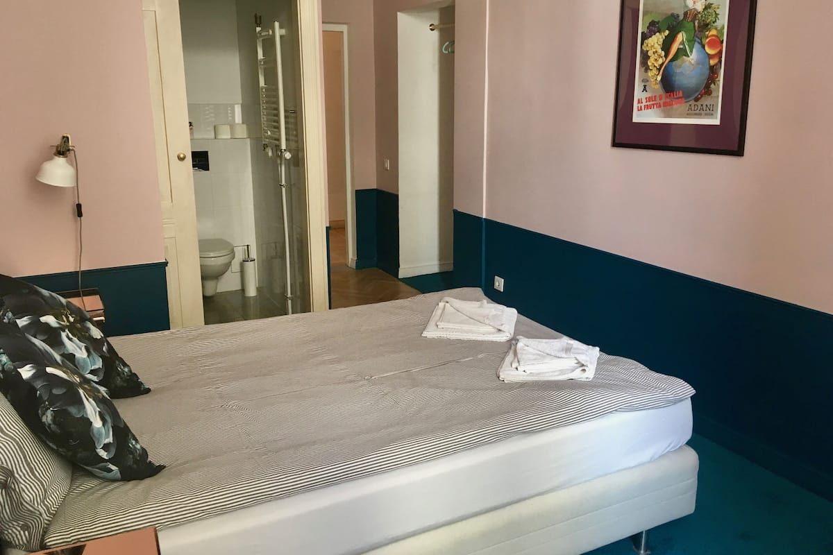 Desk, iron/ironing board, free WiFi, bed sheets