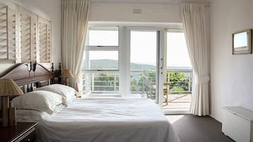 Apartment, 2 Bedrooms, Ocean View | Individually decorated, individually furnished, free WiFi, bed sheets