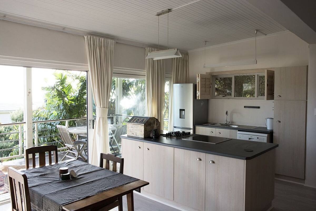 Apartment, 2 Bedrooms, Ocean View | In-room dining