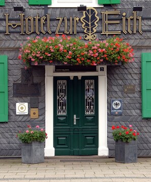 Front of property - Hotel Zur Eich (Wermelskirchen)
