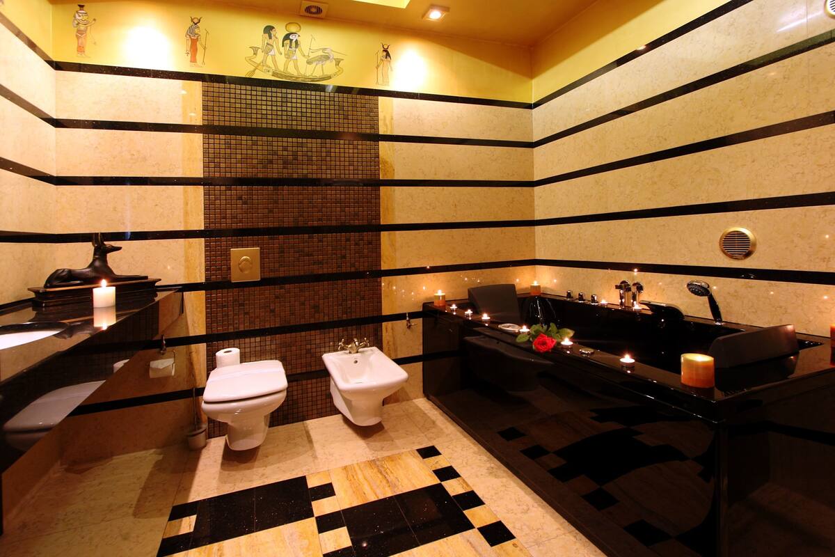 executive double room | bathroom | shower, free toiletries, hair dryer, bathrobes