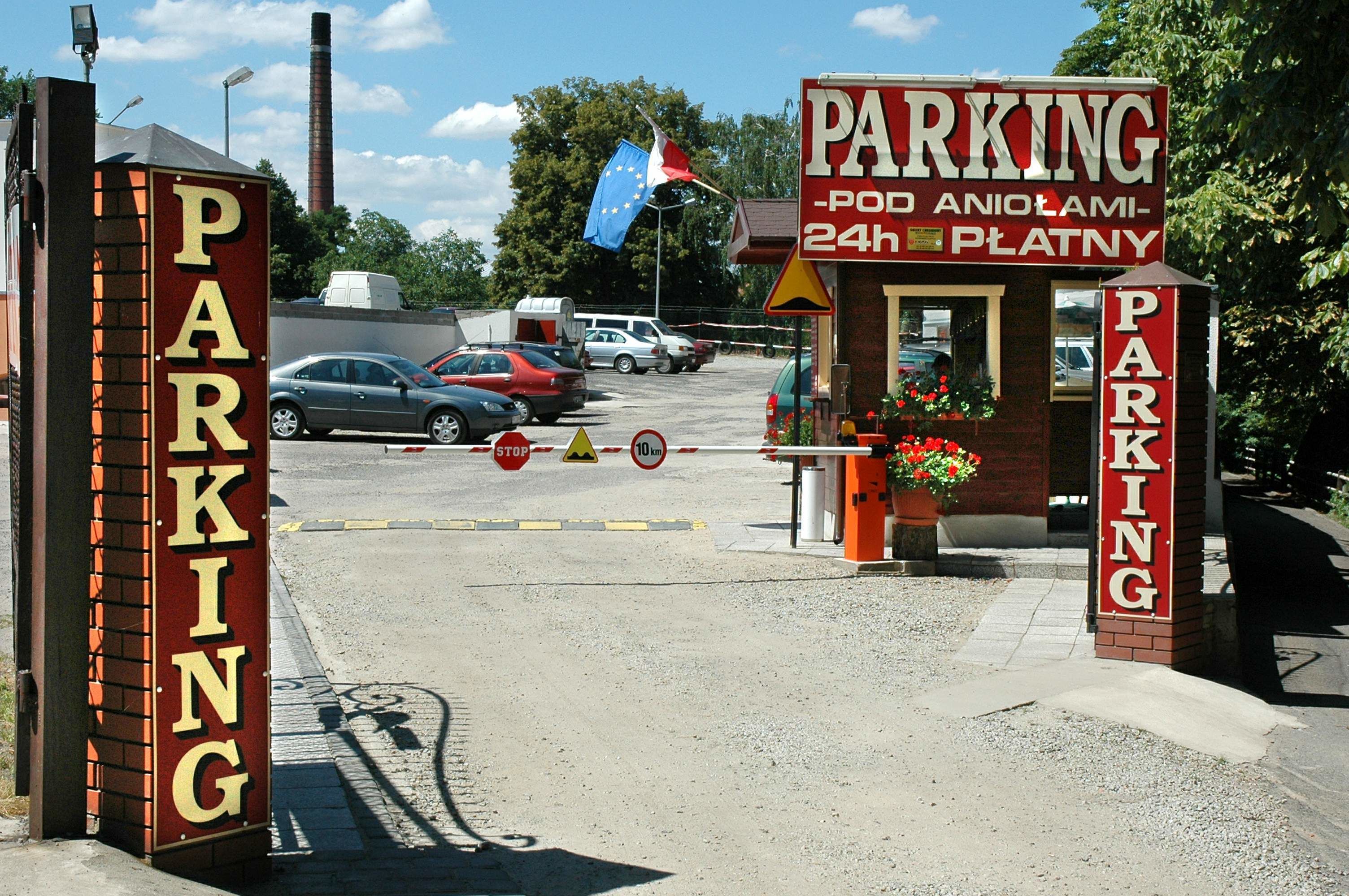 self-parking (surcharge) 25 per night