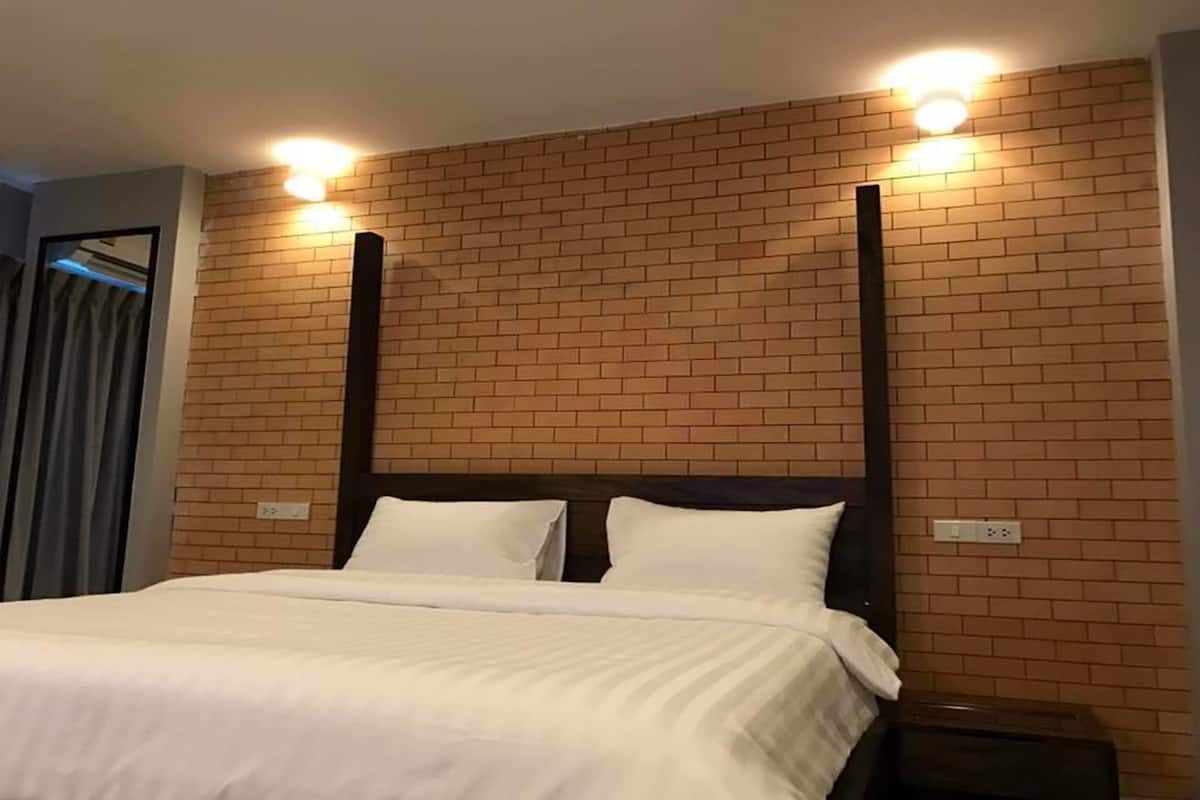 Superior King Loft | Rollaway beds, free WiFi