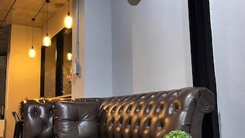 Área de estar no saguão