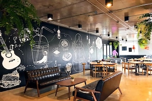 Aamiainen, lounas ja illallinen; thaimaalainen keittiö