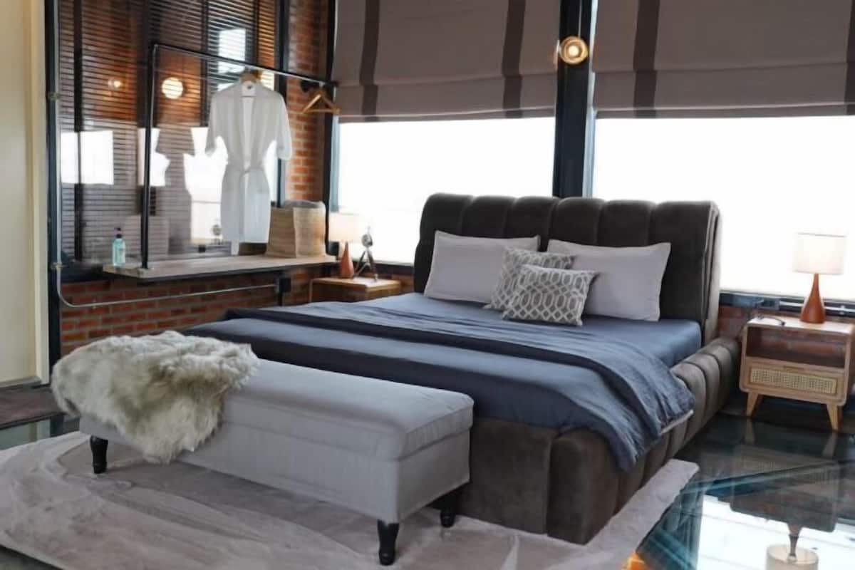 Rollaway beds, free WiFi