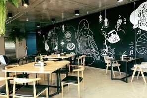 Breakfast, lunch, dinner and brunch served - Letana Hotel (Bang Phli)