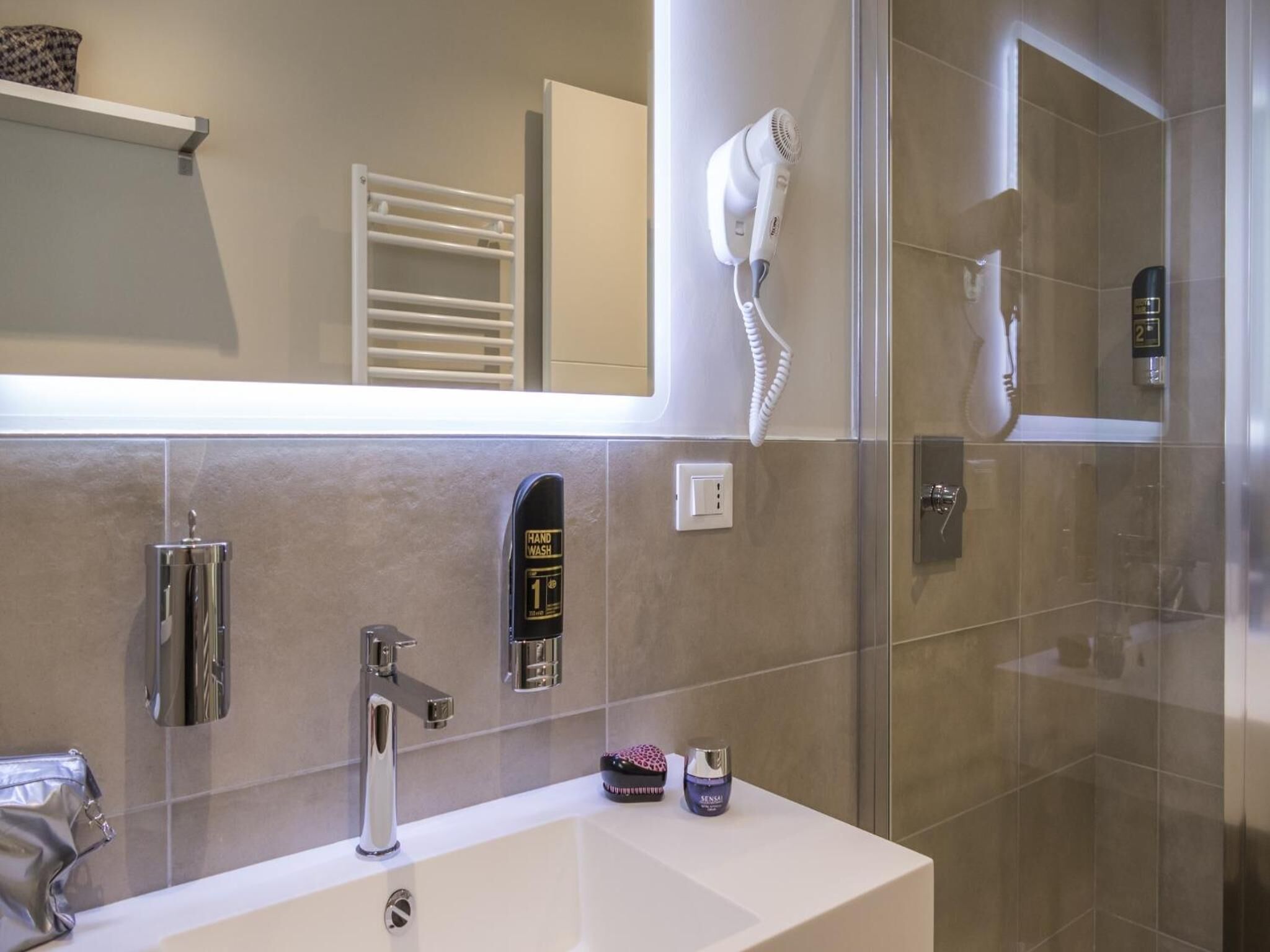 shower, rainfall showerhead, free toiletries, hair dryer