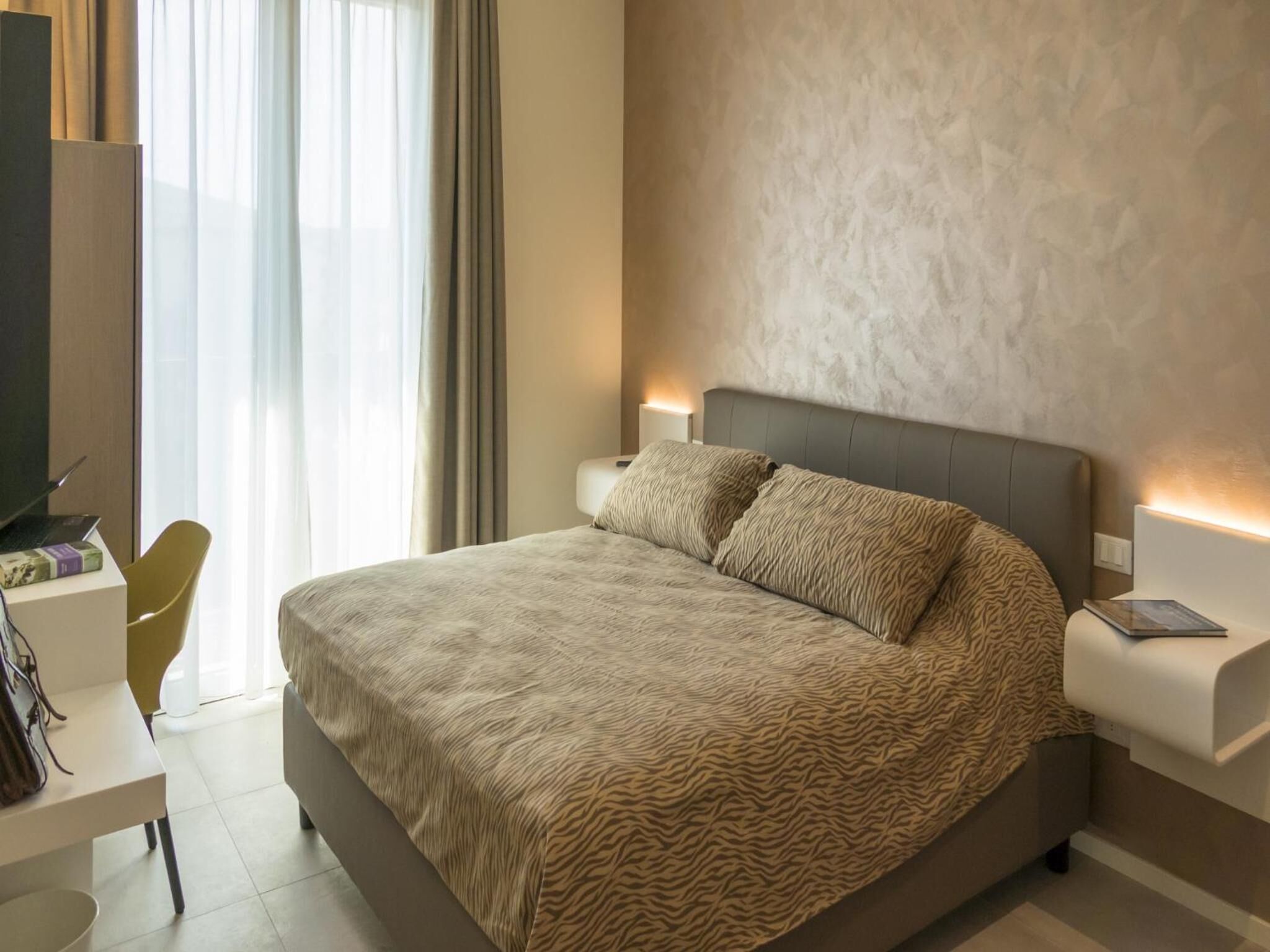 minibar, in-room safe, desk, blackout curtains