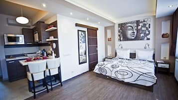 Studio | Living room | Flat-screen TV, pay movies