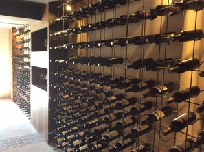 Aperto a colazione, pranzo e cena, cucina regionale 