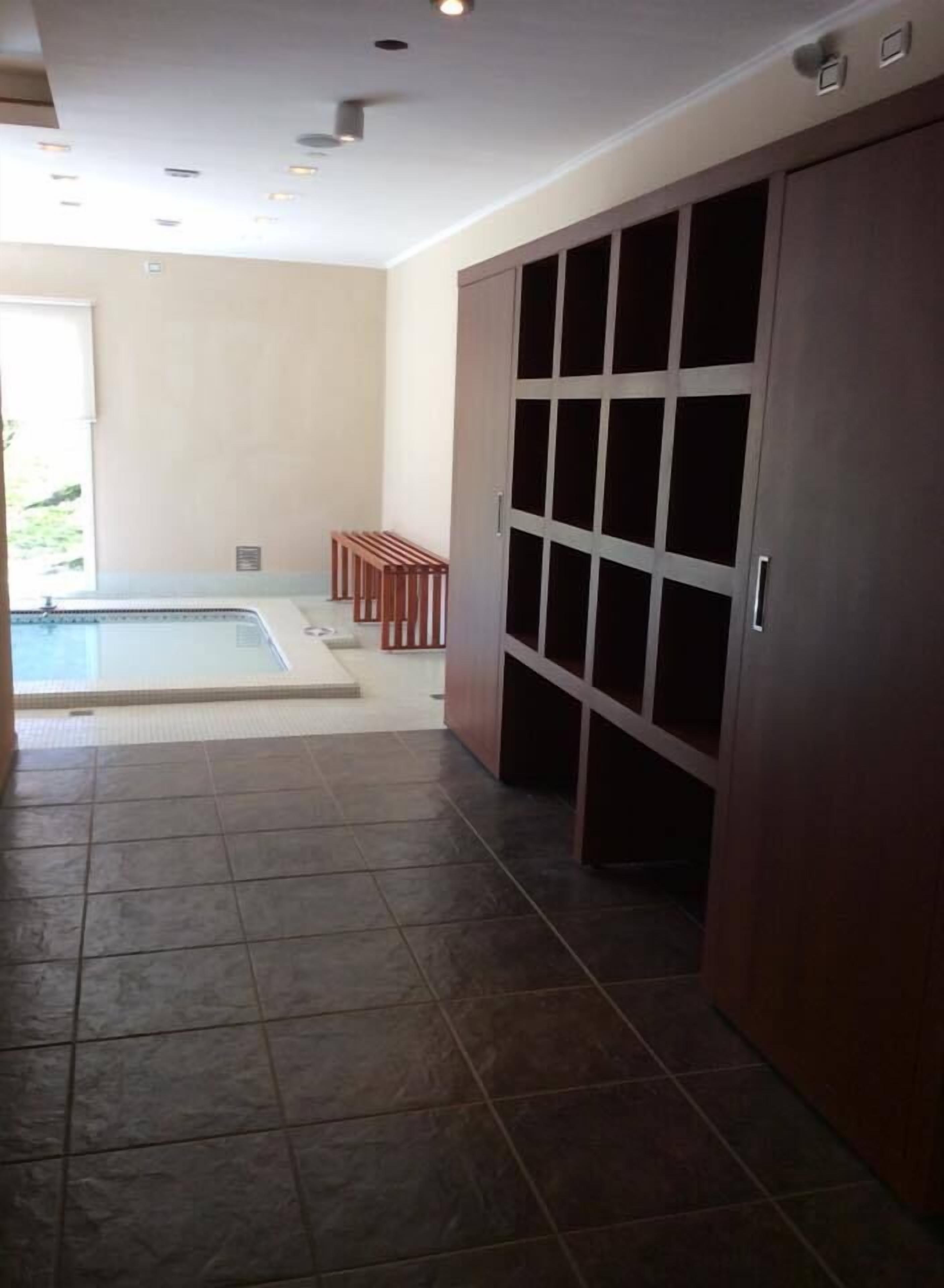 massage/treatment rooms, massages