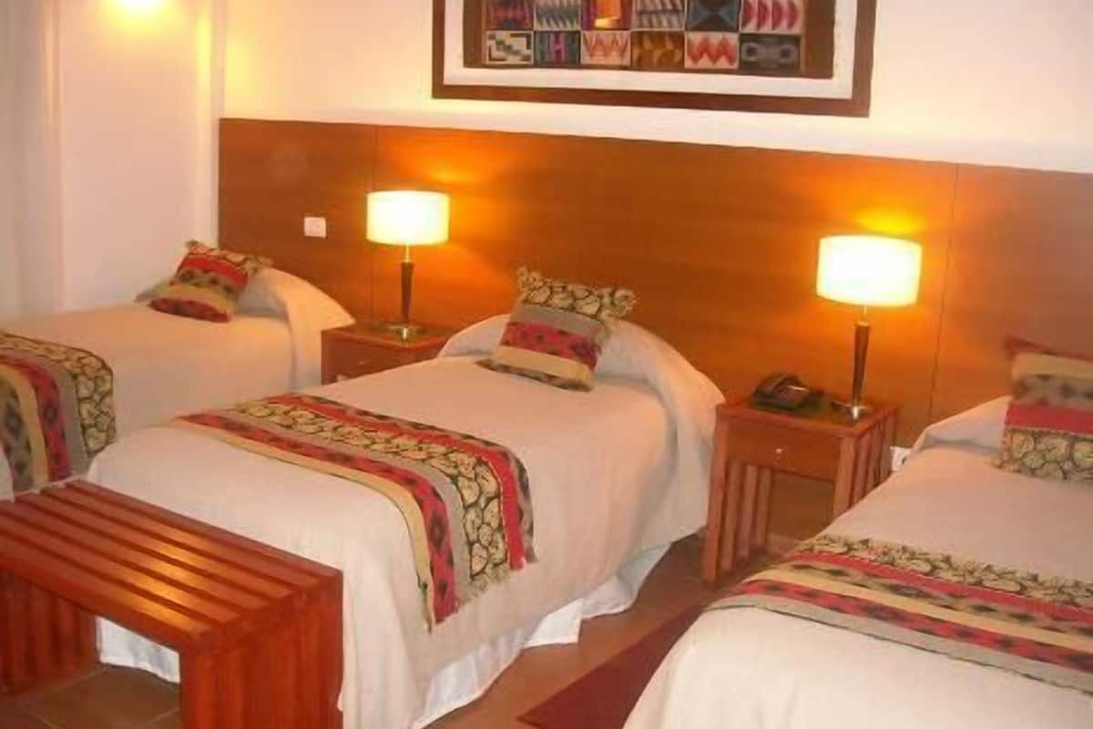 triple room | desk, iron/ironing board, free cots/infant beds, free wifi