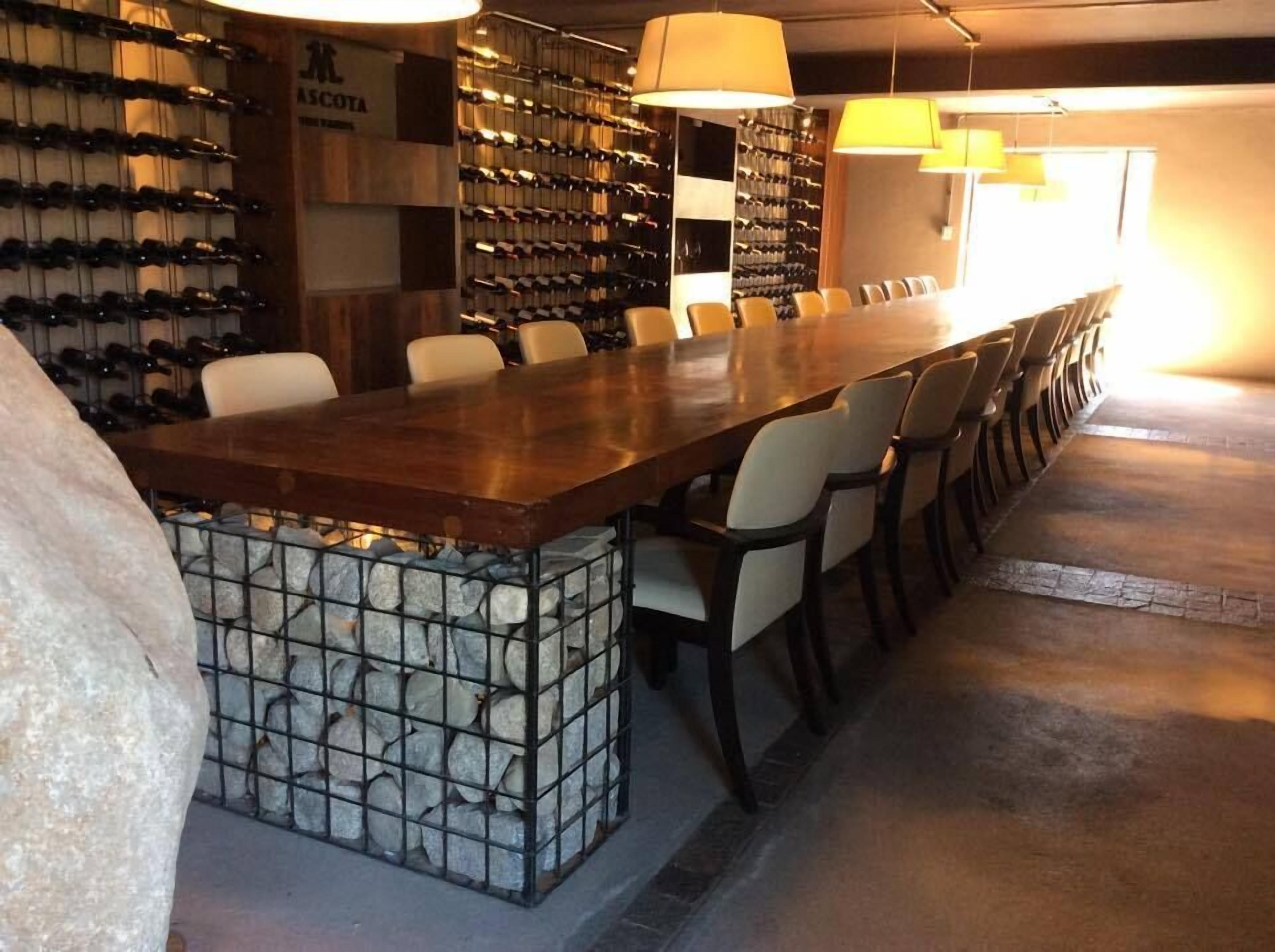 Breakfast, lunch, dinner served; Regional cuisine 