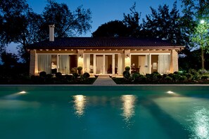 Seasonal outdoor pool, pool loungers