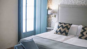 Deluxe Double Room, Balcony | Blackout drapes, iron/ironing board (on request), WiFi (free)