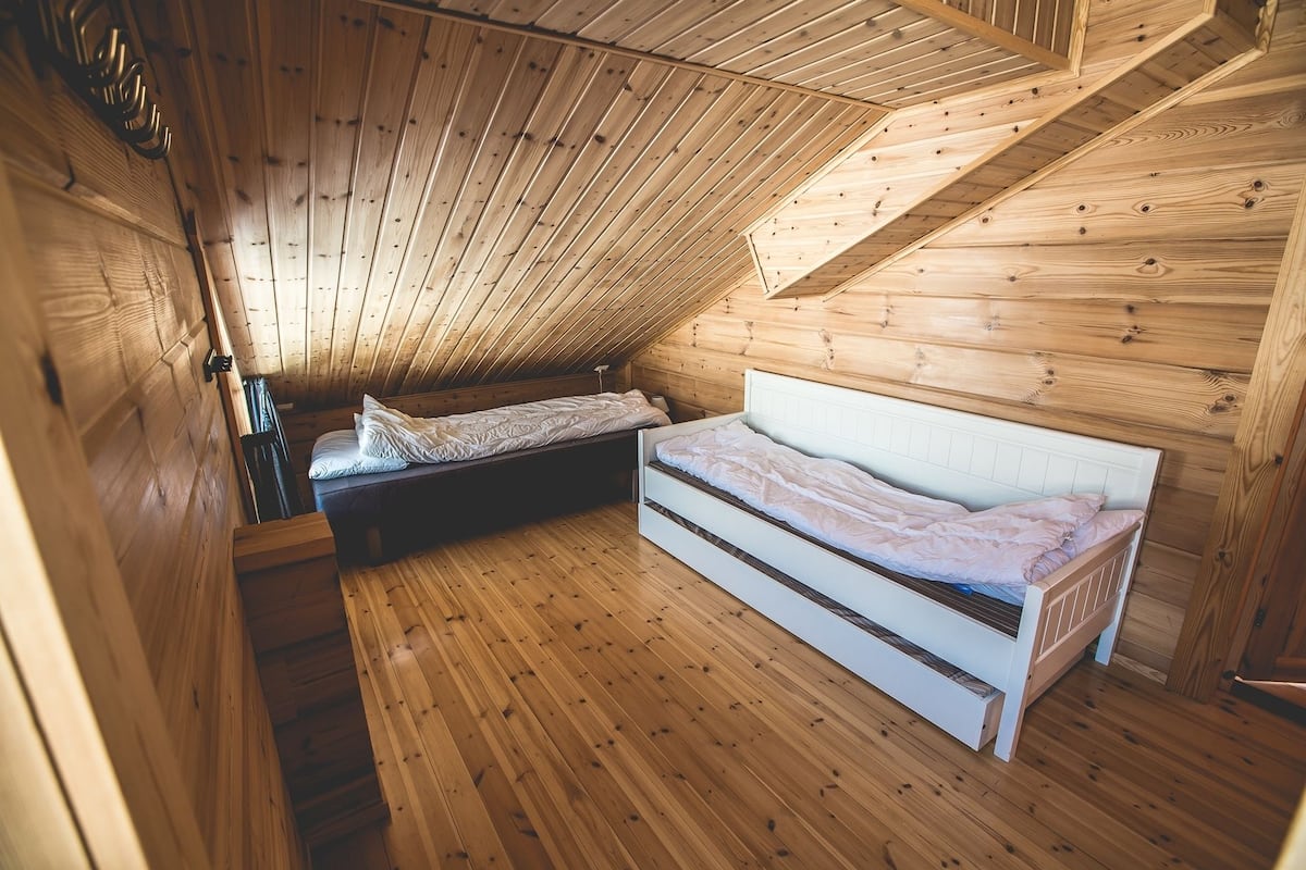 Nordlyshytte A/B: Family Cabin, 3 Bedrooms, Sauna, Mountain View