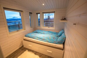 Einehytta: Family Cabin, 3 Bedrooms, Fireplace, Mountain View