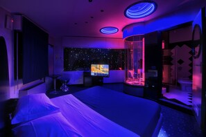 Suite estudio junior, 1 cama de matrimonio grande | Edredones de plumas, minibar, escritorio y sistema de insonorización