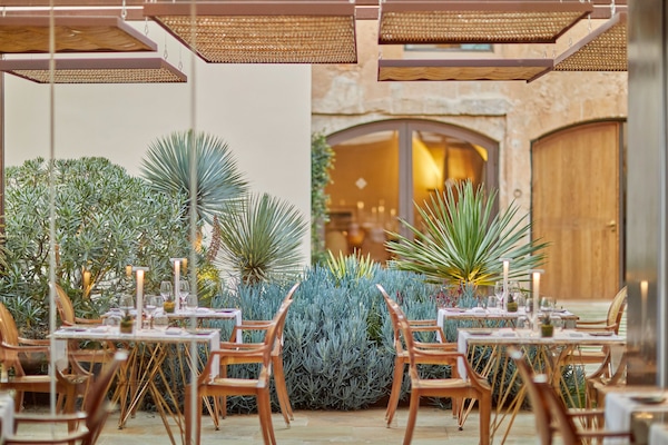 2 restaurants, breakfast, lunch, dinner served; Mediterranean cuisine