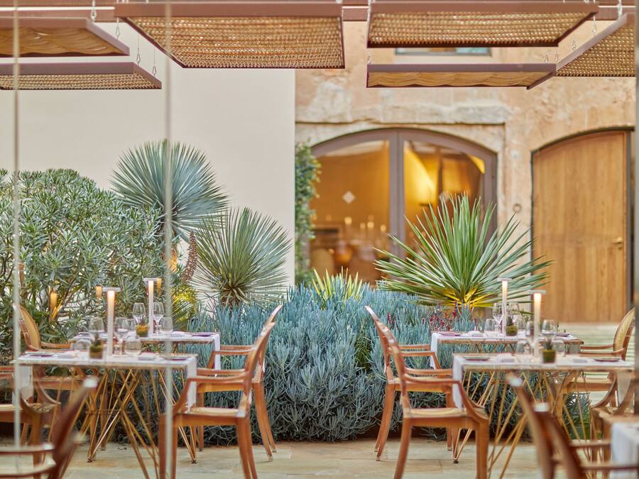 2 restaurants, spécialités Cuisine méditerranéenne