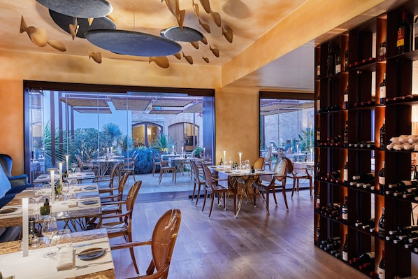 2 restaurants, breakfast, lunch, dinner served; Mediterranean cuisine