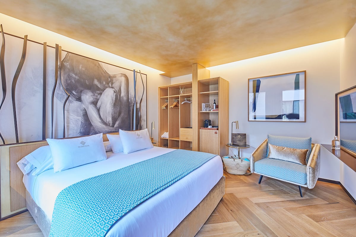 1 habitación, ropa de cama de alta calidad, cubrecamas y minibar