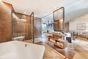 Junior suite Premium | 1 bedroom, premium bedding, down comforters, minibar