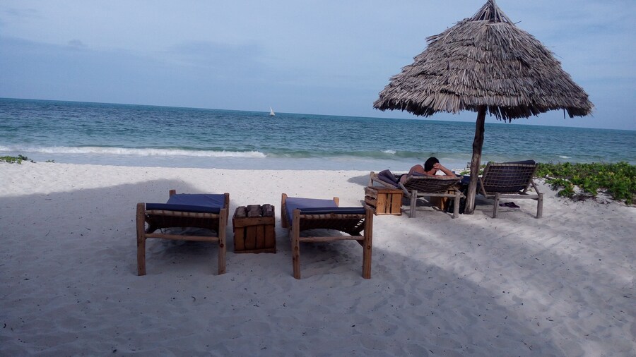 Blue Earth Beach Bungalows