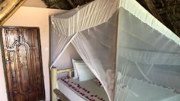 In-room safe, desk, bed sheets