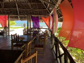 Dining - Blue Earth Beach Bungalows (Jambiani)