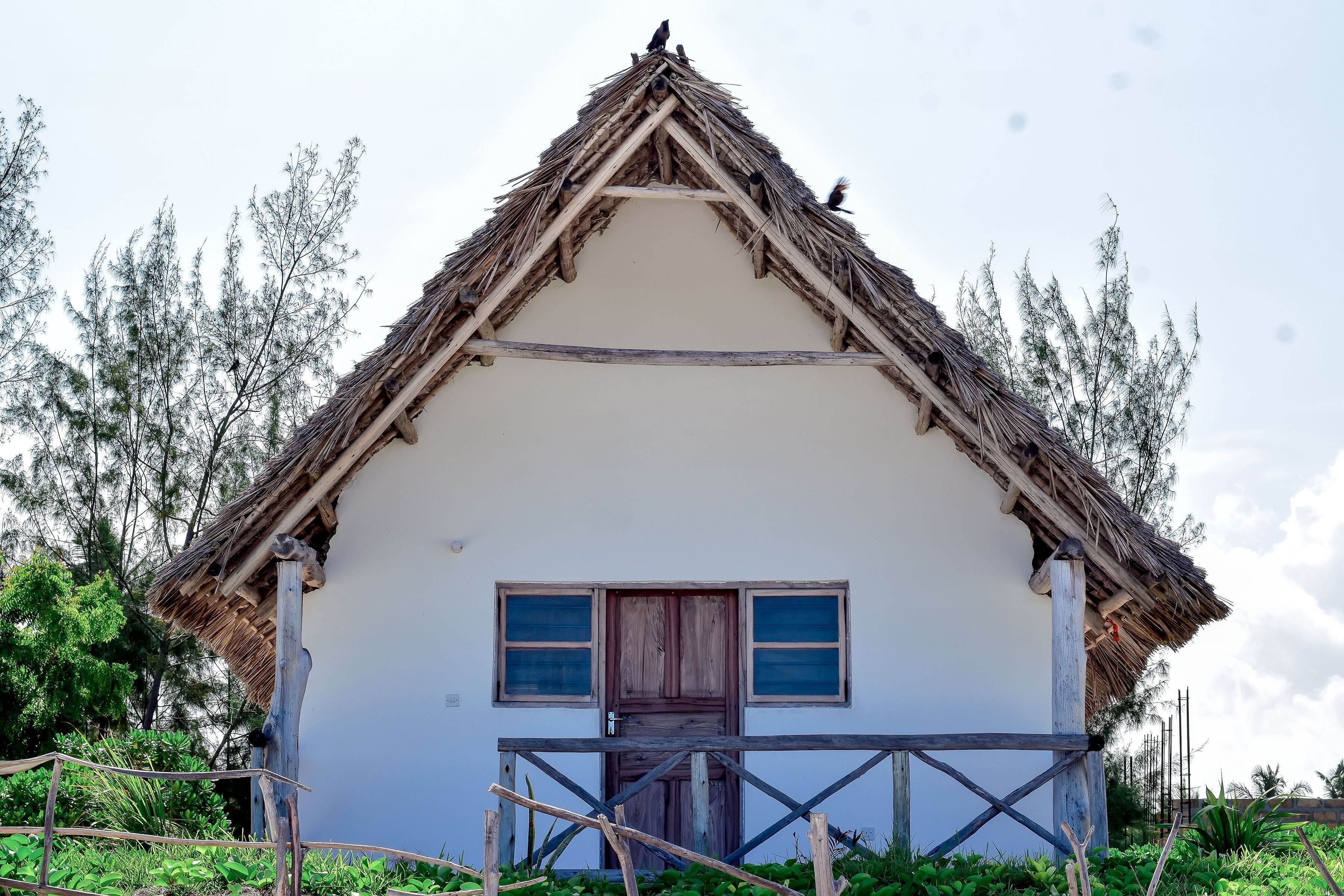 Coffres-forts dans les chambres, bureau, draps fournis