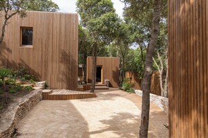 Ecolodge | Individually decorated, individually furnished, soundproofing