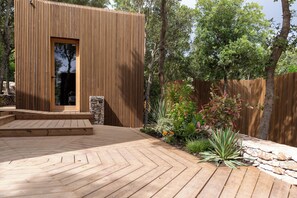 Ecolodge | Individually decorated, individually furnished, soundproofing