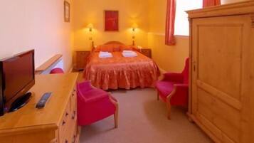 Skrivebord, strygejern/strygebræt, gratis Wi-Fi, sengetøj