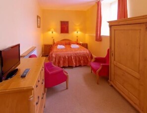 Desk, iron/ironing board, free WiFi, bed sheets