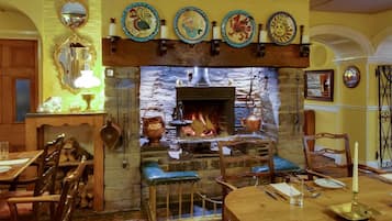 2 Restaurants, Mittagessen, Abendessen, britische Küche