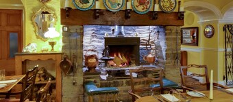 Wynnstay Hotel