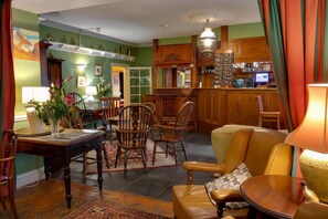 Bar (on property) - Wynnstay Hotel (Machynlleth)