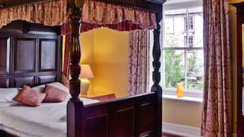 Superior Room, 1 Bedroom | 1 bedroom, desk, iron/ironing board, free WiFi