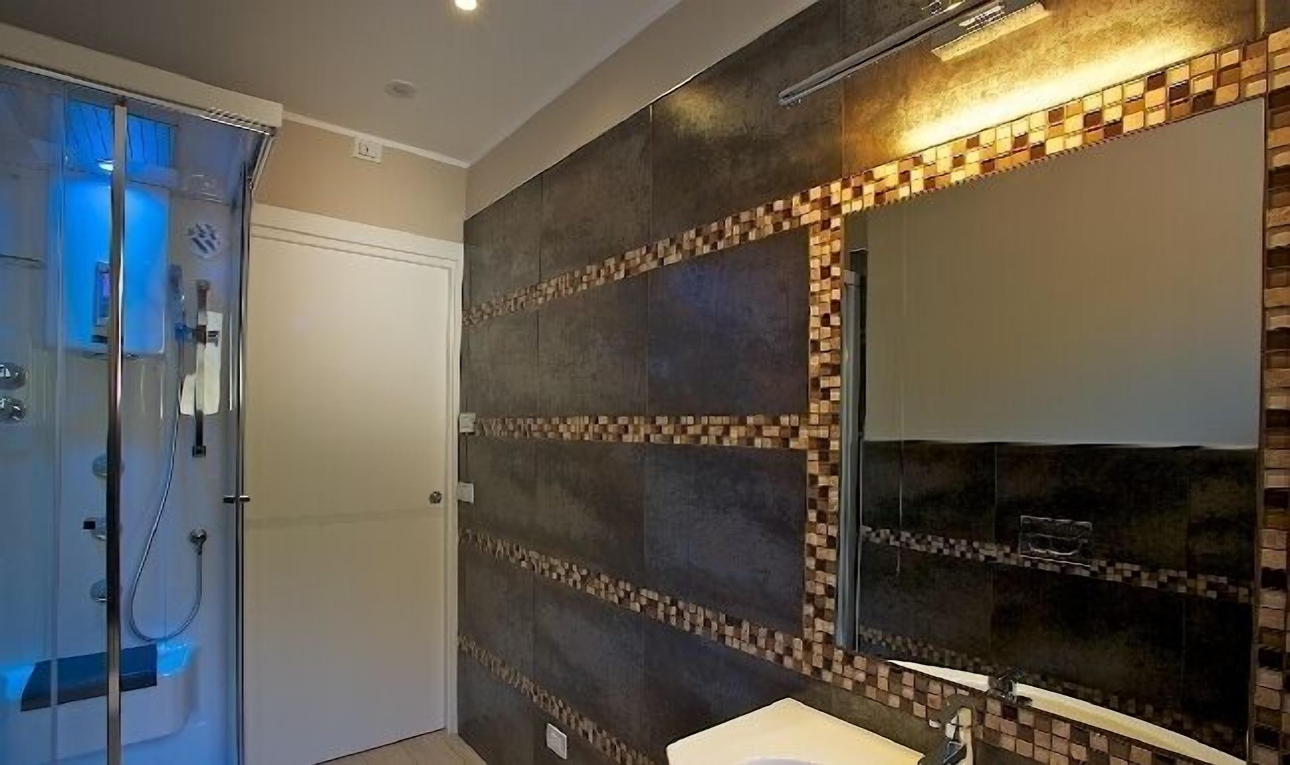 comfort double room, 1 bedroom, balcony, partial sea view | bathroom | shower, free toiletries, hair dryer, towels