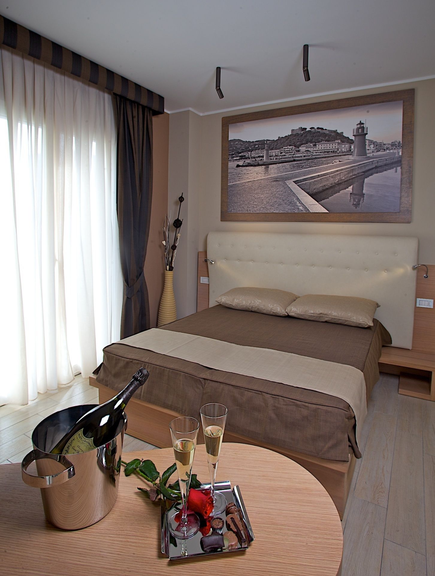 classic double room, 1 bedroom, balcony, hill view | frette italian sheets, premium bedding, minibar, in-room safe