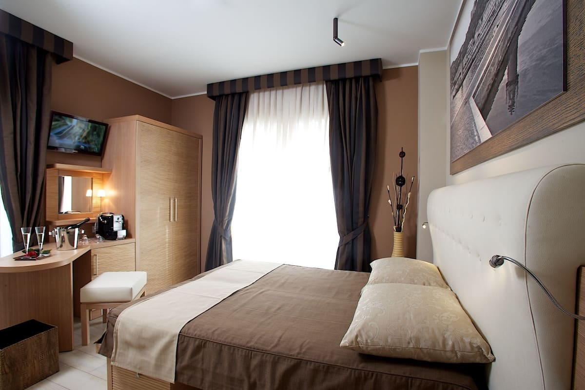 Classic Double Room, 1 Bedroom, Balcony, Hill View | Frette Italian sheets, premium bedding, minibar, in-room safe